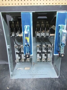 ALIMENTADOR DOBLE DE CONTROL DE MOTOR SQUARE D MCC MODELO 17" 4 SIN FUSIBLES CON DESCONEXIONES - Imagen 1 de 9