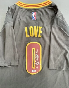 Kevin Love Signed Autographed Cleveland Cavaliers Black Sleeved Jersey Psa/Dna - Picture 1 of 5