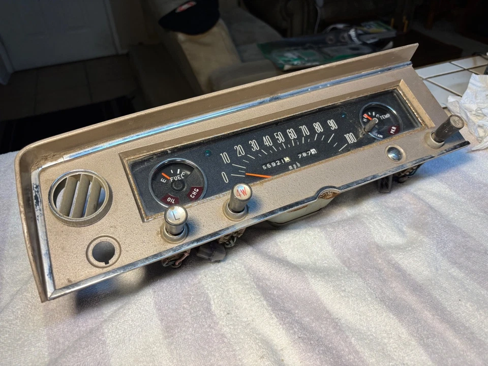 TOYOTA INSTRUMENT CLUSTER 1967 CORONA Used - Image 1 of 4