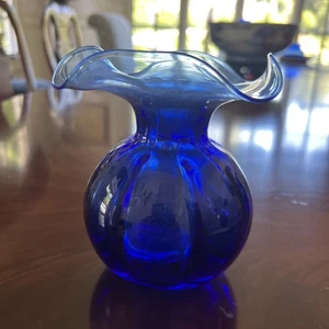 Vintage kobaltblau mundgeblasene Glaskugel Vase mit gerüschtem Rand 5" hoch - Bild 1 von 5
