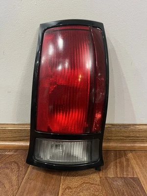 Luz trasera izquierda lado conductor Buick Roadmaster Wagon 1991-1996 lente Foto 1 de 4