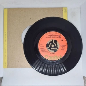 Tavares - One Step Away B/ Out Of The Picture - Capitol - CL 15930 - 1977 - Imagen 1 de 3