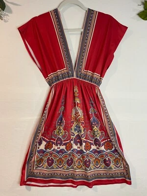 Vestido Solero Twenty One Cuello en V Bonito Estampado Paisley Talla Mediana Foto 1 de 4