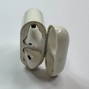 GEBRAUCHT - Apple Airpods Modell A1602 2016 2. Generation Aufhellung Vintage Ohrhörer - Bild 1 von 14