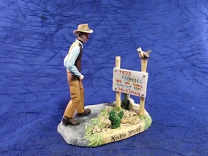 Estatuilla de Lowell Davis ""Kickin' Himself"" Ruta 66 hombre con lata de gasolina - Imagen 1 de 4