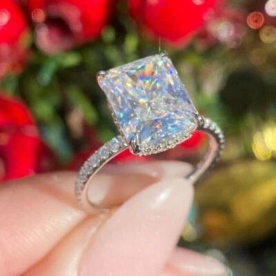 Anillo de compromiso halo oculto corte radiante enchapado en oro blanco de 14 k diamante simulado Foto 1 de 2