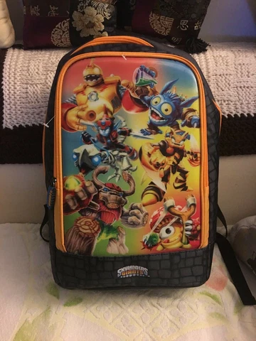 Skylanders Giants Gamepack w 12 Figures & Accessories Cover