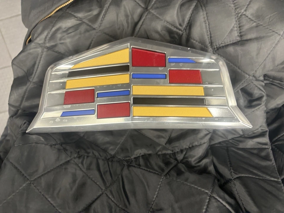 2025 Cadillac Escalade Front And Rear Emblems - Image 1 of 4