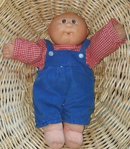 ¿MUÑECA DE REPOLLO PARCHE ORIGINAL XAVIAR ROBERTS 1982? PANTALONES AZULES CAMISA A CUADROS ROJA  - Imagen 1 de 11