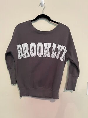 Sudadera Pullover Derek Corazón Gris Cuello Redondo Mangas Dolman Talla Pequeña Foto 1 de 4