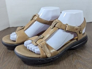 Unstrukturierte Clarks Damen-Ledersandalen 7,5 hellbraun verstellbare T-Riemen Komfort - Bild 1 von 14