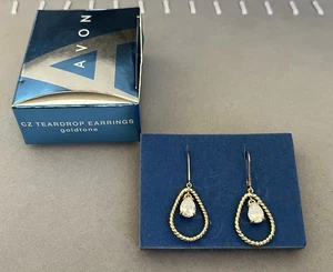 Pendientes perforados en lágrima AVON CZ tono dorado caja original 2008 - Imagen 1 de 3