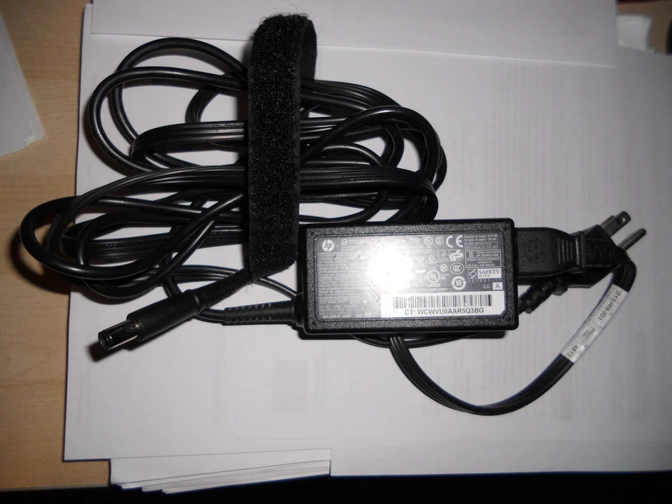 Genuine HP Laptop AC Power Adapter 696607-003 HSTNN DA35 Elitebook 19.5V 45W  - Image 1 of 2