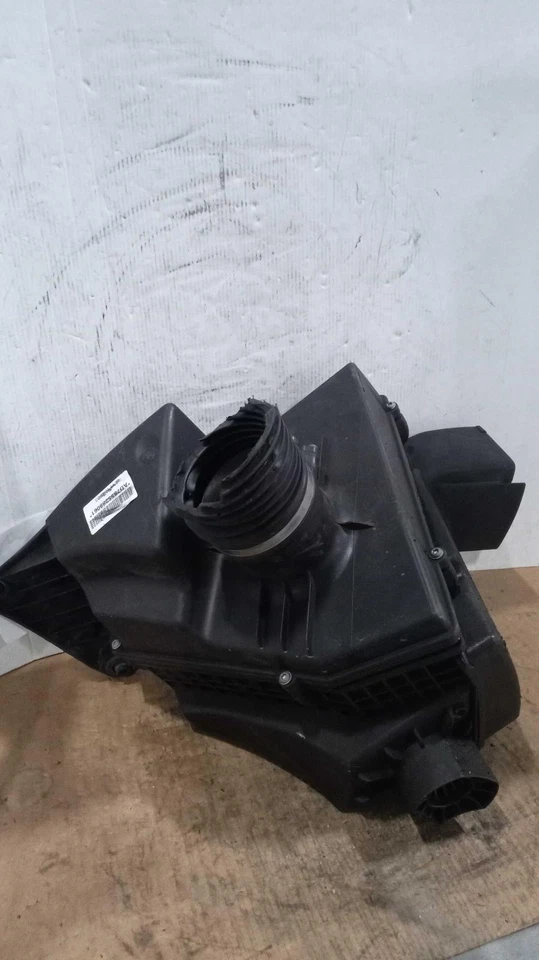 Used Air Cleaner Assembly fits: 2011 Bmw 128I 3.0 Grade A - Image 1 of 4