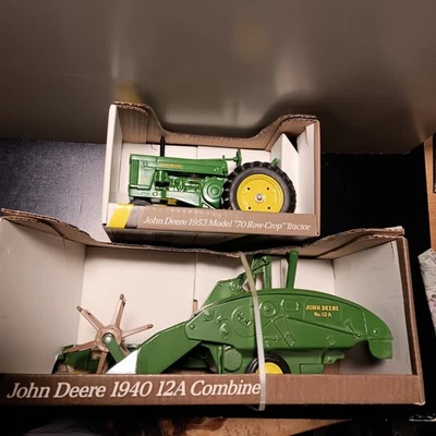 Ertl John Deere 1953 70 Row Tractor/1940 12A Combine Set - Image 1 of 4