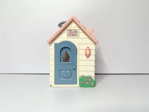 Casetta da gioco Fisher Price 2002 Loving Family Sweet Streets club per ragazze incompleta - Foto 1 di 4