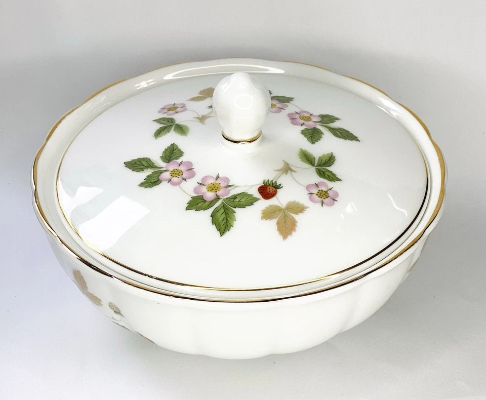 Cuenco de azúcar en polvo Wedgwood England Wild Strawberry de colección borde dorado Foto 1 de 4