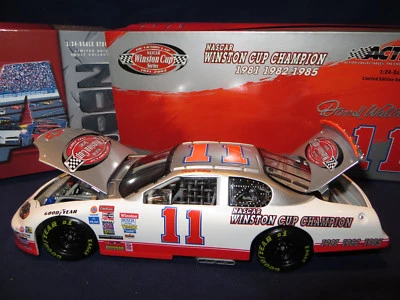 Darrell Waltrip 11 Victory Lap / 3X Champion Monte Carlo 1/24 动作 NASCAR 全新  — 第 1/4 张图片