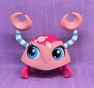 Juguete Hasbro Littlest Pet Shop LPS Rosa Caramelo Cangrejo Punto Azul Ojos 03 - Imagen 1 de 5