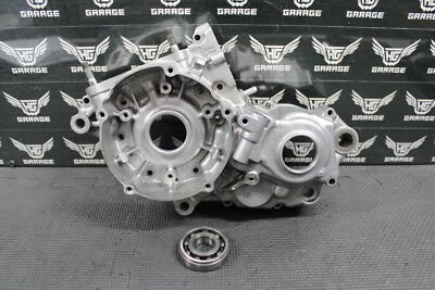 Kawasaki KX125 2001 2002 OEM MOTOR IZQUIERDO CÁRTER CÁRTER BLOQUE CÁRTER Foto 1 de 4