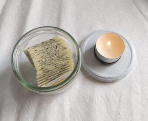 Sprüche-Adventskalender 24 Zitate/Sprüche in Gebetbuchseiten + Glas + Teelicht - Bild 1 von 9