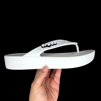 Sandalias chanclas Crocs clásicas de plataforma para mujer talla 9 blancas ligeras y cómodas Foto 1 de 4