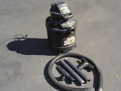 ASPIRADOR PROFESIONAL GENIE WET/DRY SHOP 4,00 CABALLOS DE FUERZA 20 GALONES **OFERTA** Foto 1 de 4