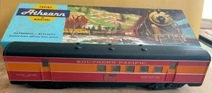 ATHEARN HO #1808 SOUTHERN PACIFIC DAYLIGHT SP6776 72-FT RPO RAILWAY POST RTR KD - Picture 1 of 3