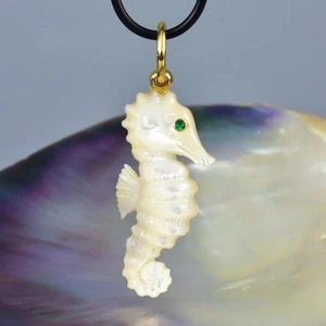Seahorse Pendant Carved White Mother-of-Pearl Gold Vermeil Sterling Silver 7.72g - Picture 1 of 13