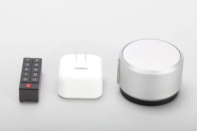 August ASL-03 Cerradura de puerta inteligente Bluetooth sin llave con fuente de alimentación y panel numérico Foto 1 de 4