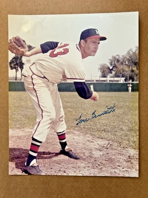 Foto autografiada de Lou Burdette - Lanzador de colección de los Bravos de Milwaukee Foto 1 de 2