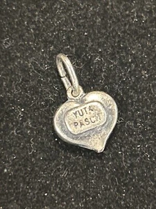 MINI YUTA PASCH PLATA ESTERLINA CORAZÓN COLGANTE ENCANTO - HALLAZGO INMOBILIARIO - Imagen 1 de 2