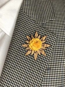 Wood Rose Flower Lapel Pin Men Women Wedding suit pin Brooch Pin enamel pins - Picture 1 of 3