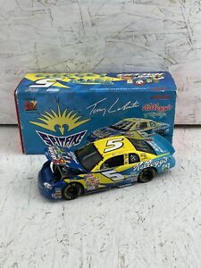 Diecast Stock Car 1:24 NASCAR Terry Labonte #5 Kellogg's Bank NIB 1999 Spitfire