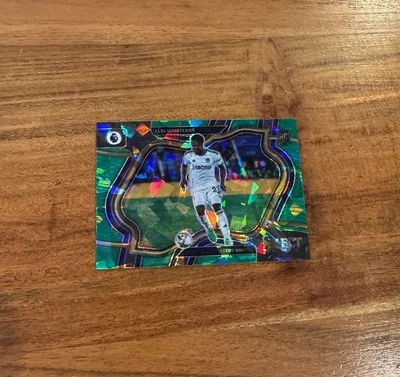 Luis Sinisterra 2022-23 Panini Select EPL Green Ice Prizm Field SSP NRMT+ Rookie - Image 1 of 2