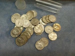 Roll of 40 Average Circulated 90% Silver Washington Quarters - Picture 1 of 2