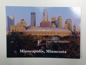HHH METRODOME POSTCARD 4X6 FULL COLOR MINNESOTA TWINS AND MINNESOTA VIKINGS - Imagen 1 de 2