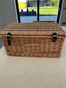 Natural Dyed Wicker Hamper with Lid Retail Display Basket (Honey, Large) - Picture 1 of 6
