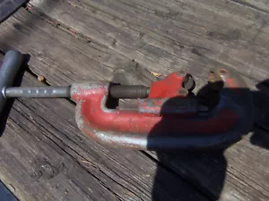 RIDGED No. 42A HEAVY DUTY FOUR WHEEL PIPE CUTTER 3/4''-2'' PIPE CAPACITY - Picture 1 of 6