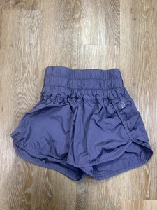 Free People Movement Shorts Damen klein lila hoher Bund gefüttert Activewear Fitnessstudio - Bild 1 von 5