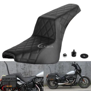 Asiento de 2 plazas estilo club para Harley Softail FLSL FLDE FLHC/S Street Bob FXBB FXBBS - Imagen 1 de 9