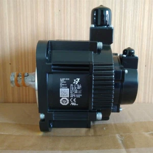1PC YASKAWA AC SERVO MOTOR SGM7G-09AFC61 NEW ORIGINAL - Picture 1 of 3