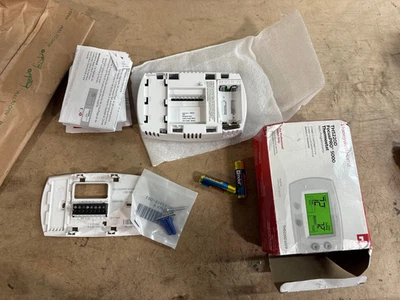 Honeywell TH5220D1029 Focuspro 5000 Non-Programmable Thermostat - used - Image 1 of 4