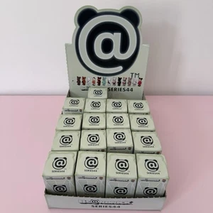 lot de 17 Bearbricks 100% series 44 - neufs scellés - Foto 1 di 1