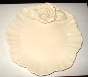 Elegant All-White World Bazaars PORCELAIN Rose/Flower Scalloped Plate/Dish 8" - Picture 1 of 3