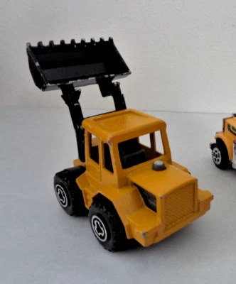 FRONT END LOADER/1970'S VINTAGE MAJORETTE LOADER. TRACTO 1/87.  NO 211/263. - Image 1 of 4