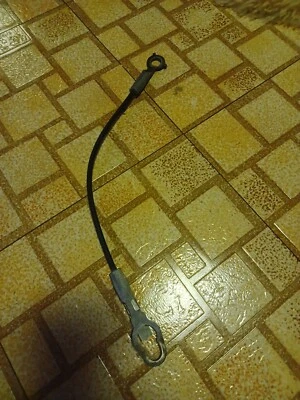 Correa de soporte para puerta trasera Ford Ranger 1998-2011 OEM - Usada Foto 1 de 4