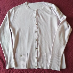 Fliederfarbene Srickjacke Gr. 40 - Bild 1 von 3