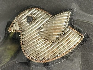 Macon & Lesquoy Bird Brooch Hand Embroidery Gold Tone Metallic Thread France NIP - Picture 1 of 7