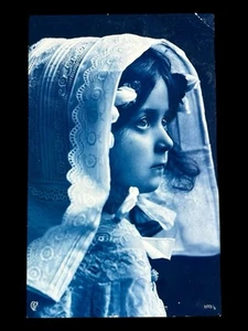Vintage Early 1900’s Girl Portrait European Postcard Post Card - Bild 1 von 2